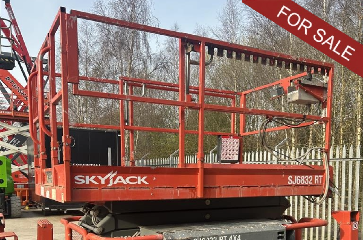SKYJACK 6832 DIESEL SCISSOR LIFT