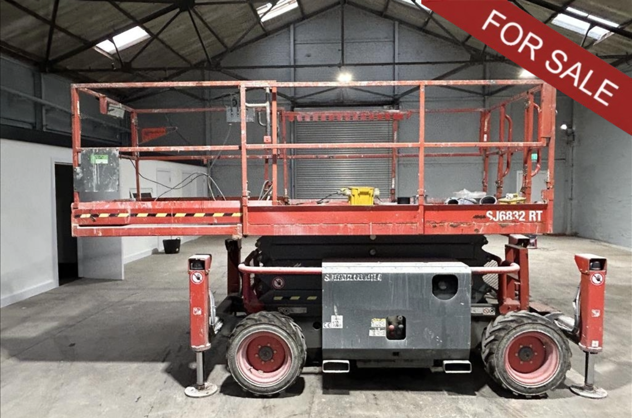 SKYJACK 6832 DIESEL SCISSOR LIFT