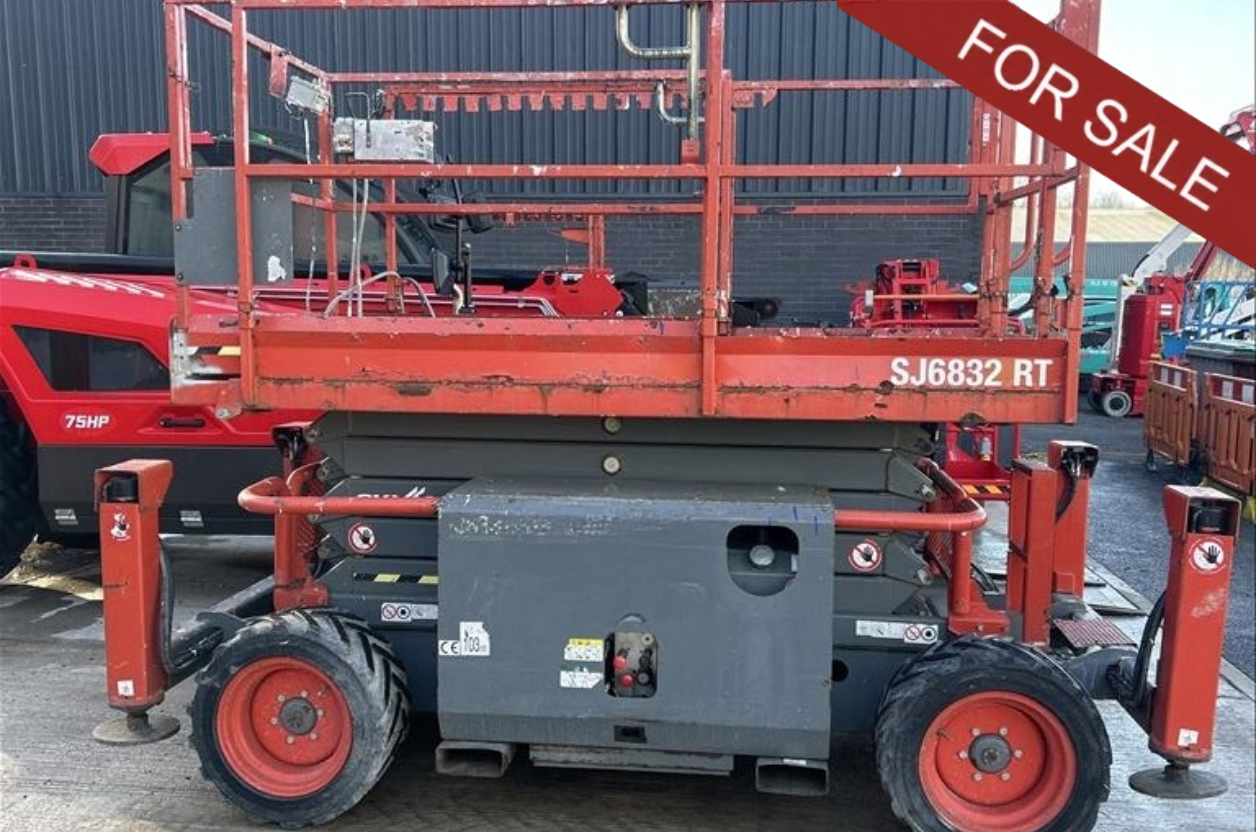 SKYJACK 6832 DIESEL SCISSOR LIFT